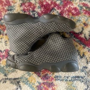 Jordan Horizon “Wolf Grey”